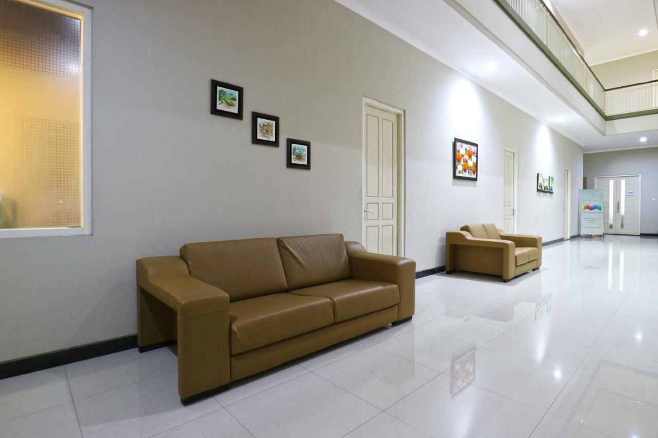 Chiaro Hotel Syariah Sidoarjo Extérieur photo